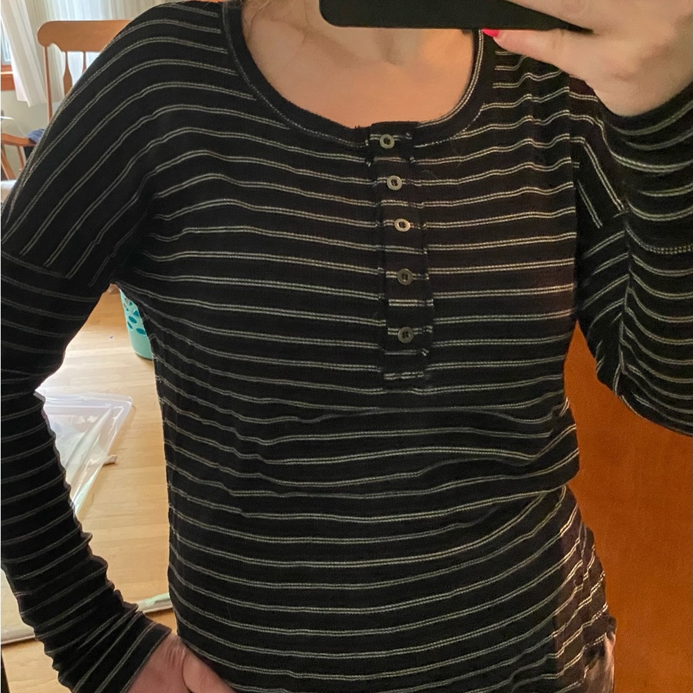 Billabong striped Henley! Perfect condition